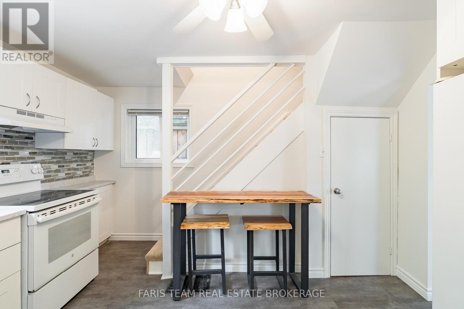 308 RUSSELL STREET, Midland — photo 8