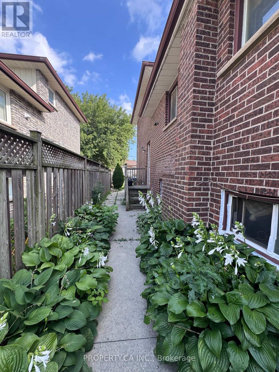 11 NANCY MCCREDIE DRIVE, Brampton (Brampton West) — photo 3