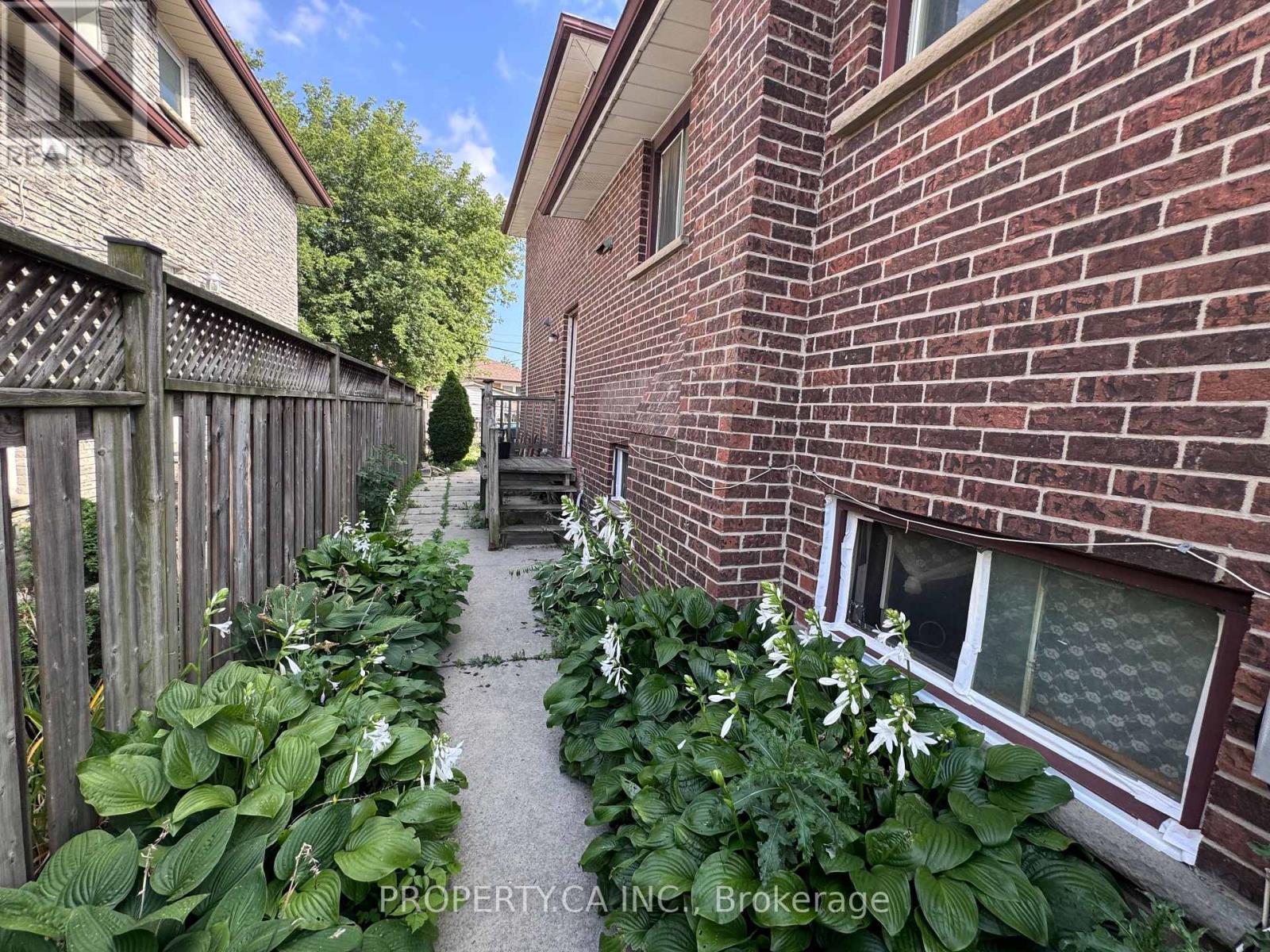11 NANCY MCCREDIE DRIVE, Brampton (Brampton West) — photo 4