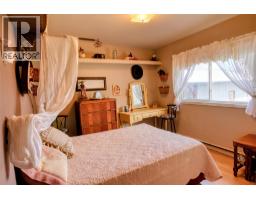 Laundry room - 4771 Burns Avenue, Canal Flats, BC V0B1B0 Photo 10