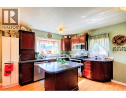 Games room - 4771 Burns Avenue, Canal Flats, BC V0B1B0 Photo 6