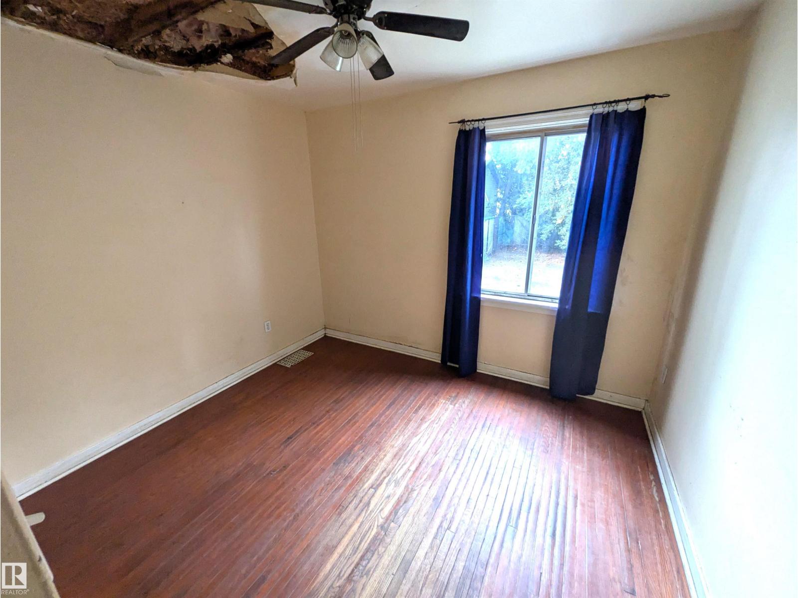 11412 85 ST NW - 8