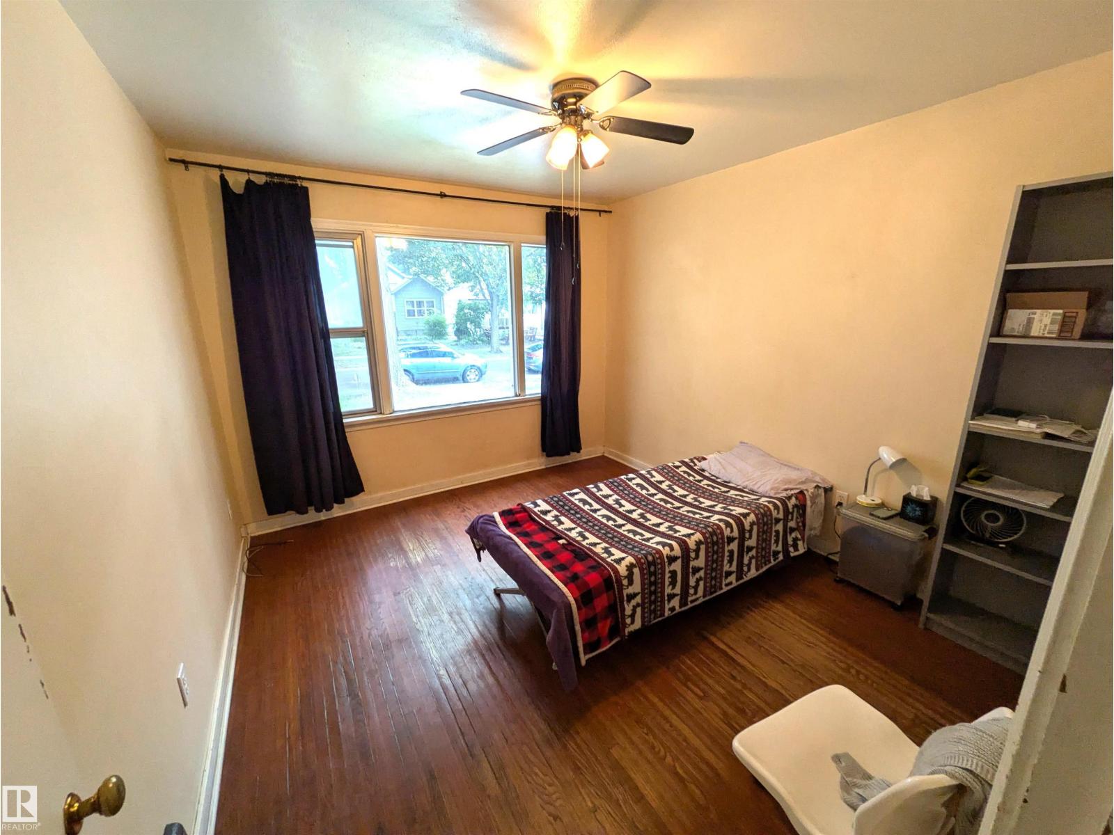 11412 85 ST NW - 9