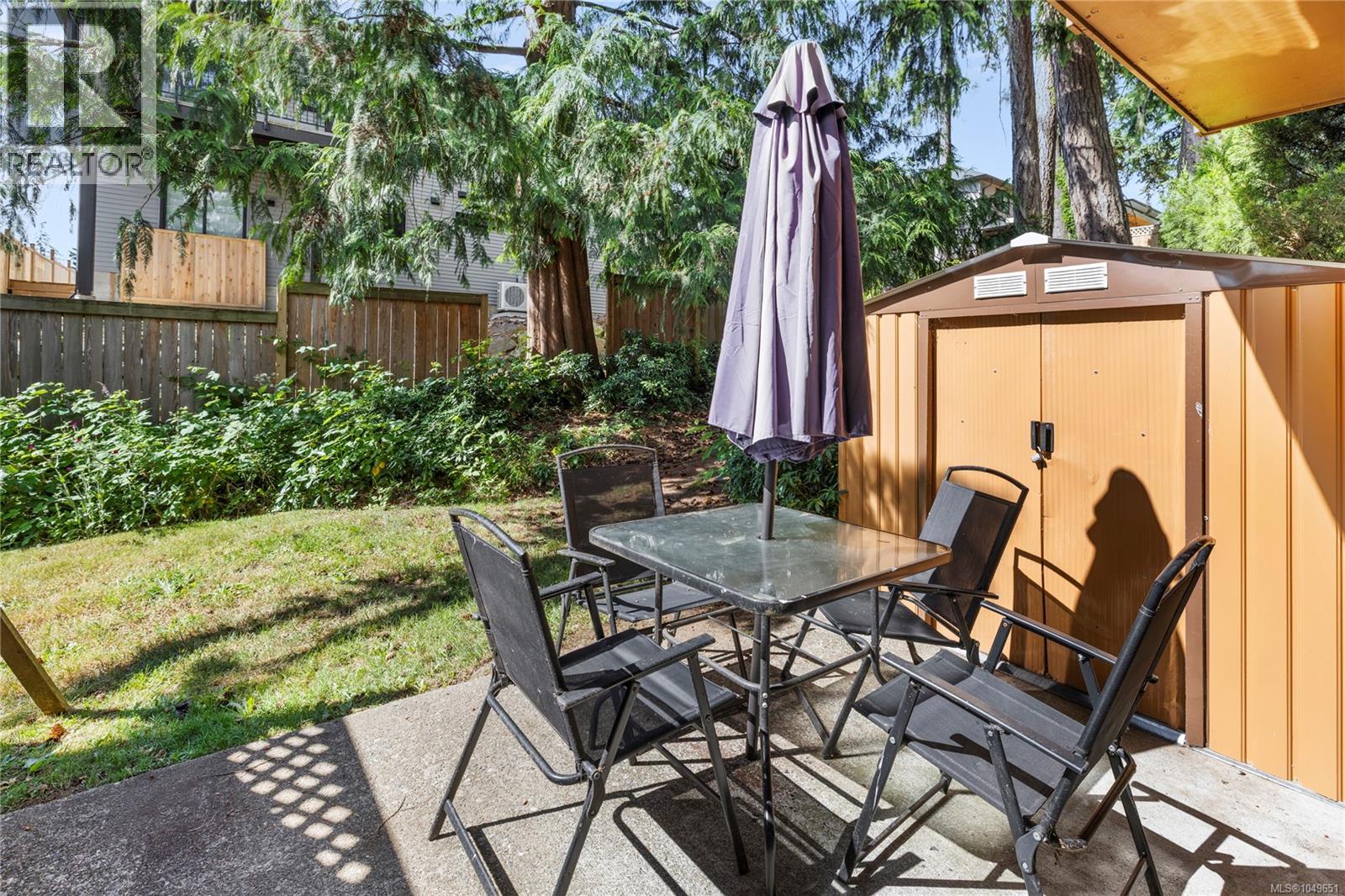 #6 855 Howard Ave - 23