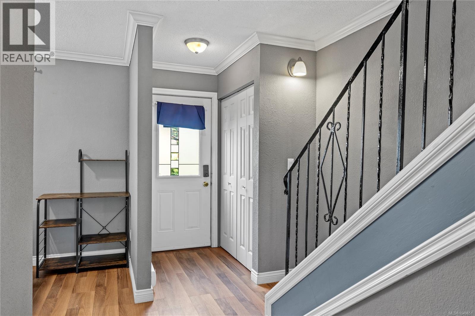 #6 855 Howard Ave - 4