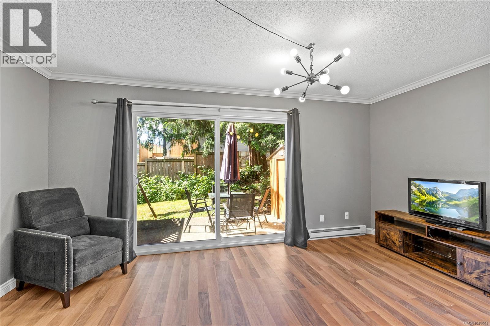 #6 855 Howard Ave - 9