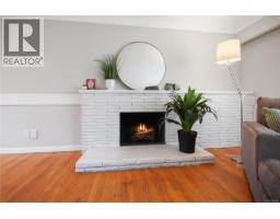 Living room - 650 Hawkins St, Nanaimo, BC V9S2V6 Photo 6