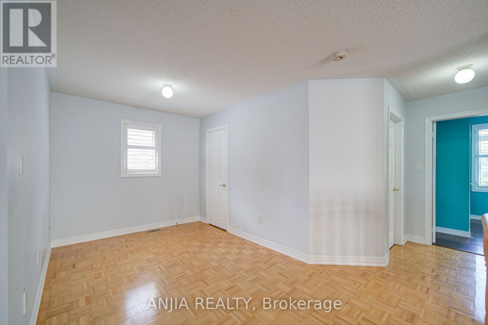 74 BATCHFORD CRESCENT - 26