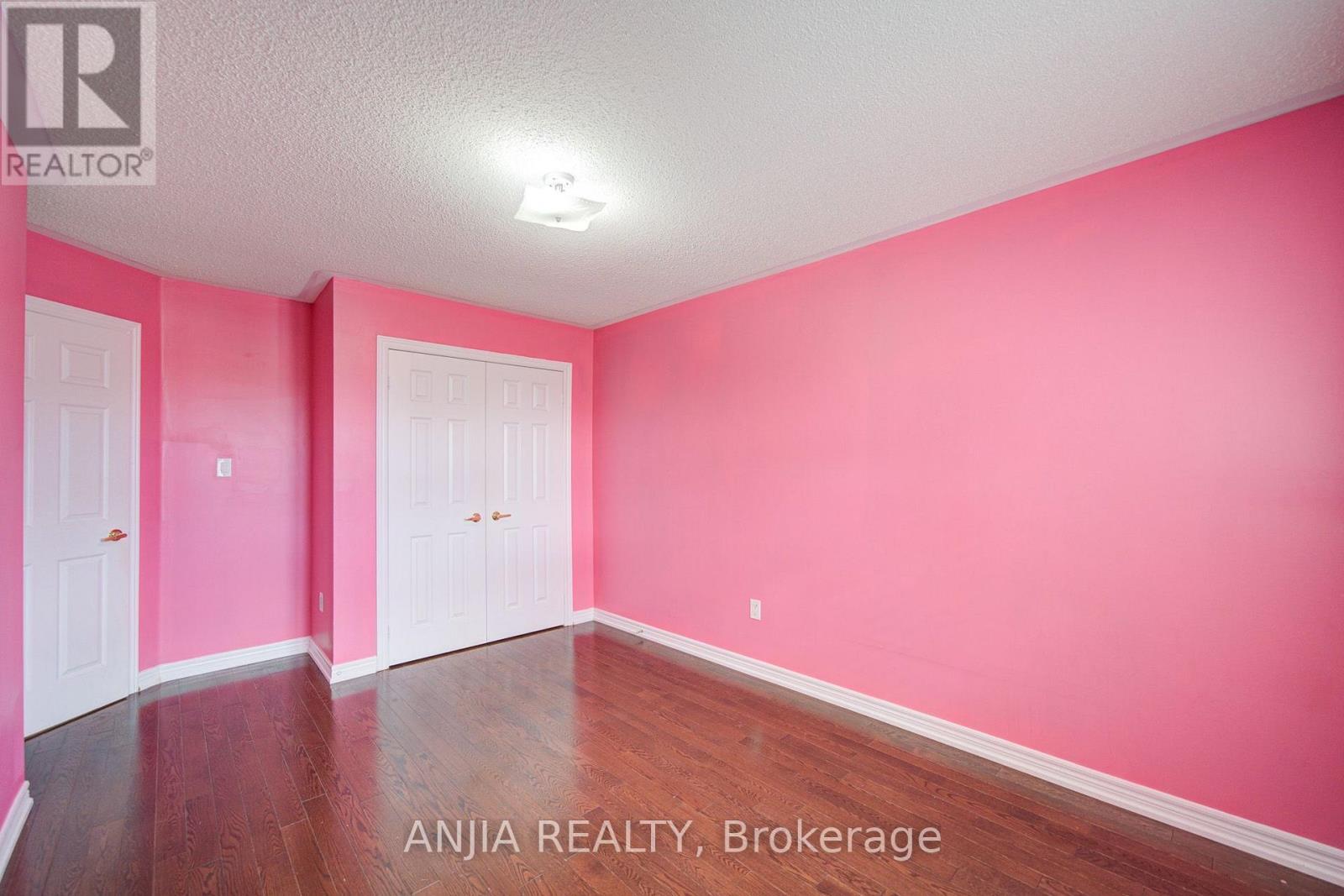 74 BATCHFORD CRESCENT - 28