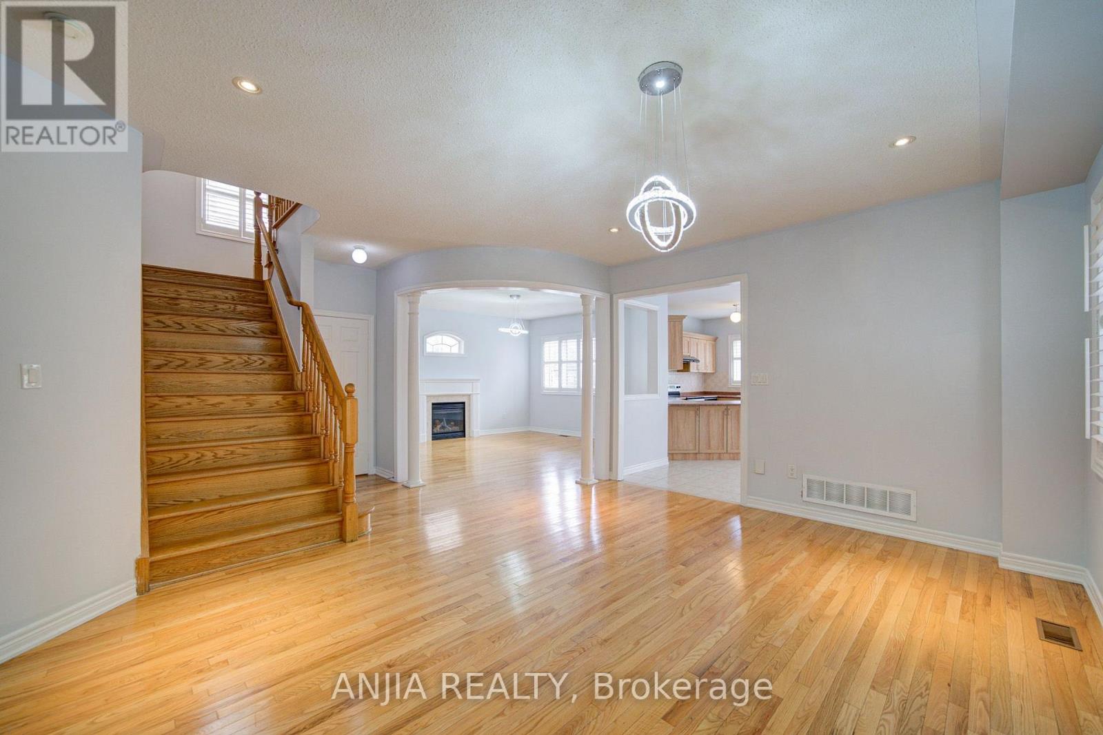 74 BATCHFORD CRESCENT - 11
