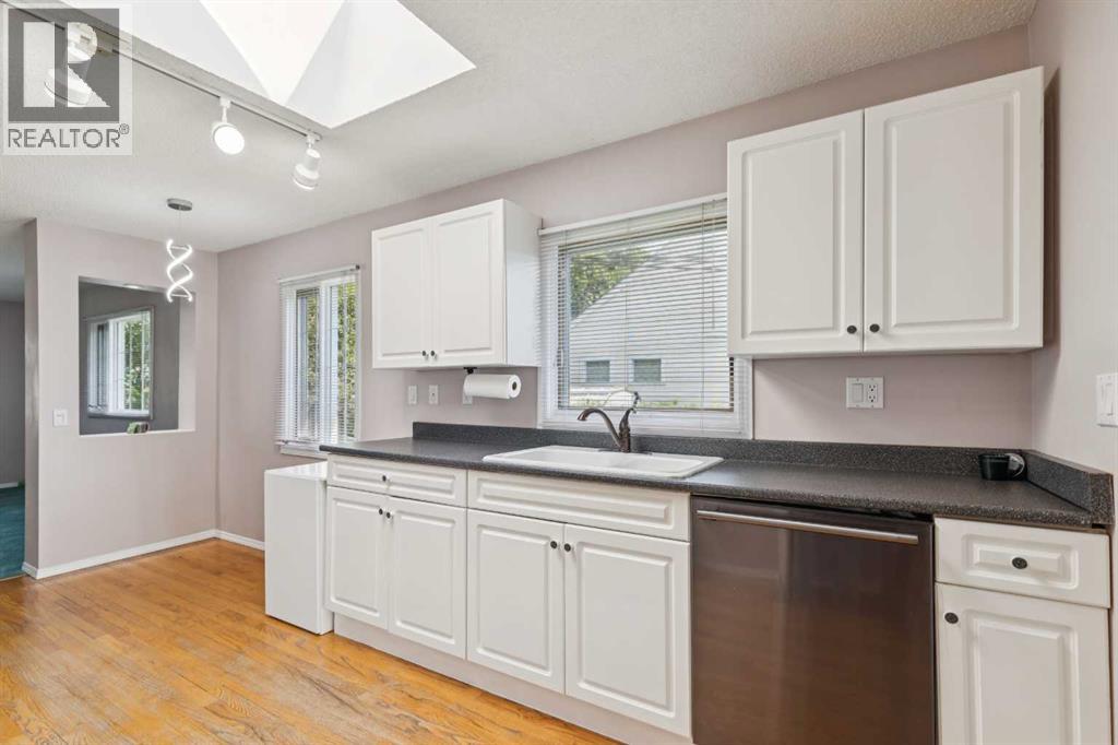 415 51 Avenue SW - 10