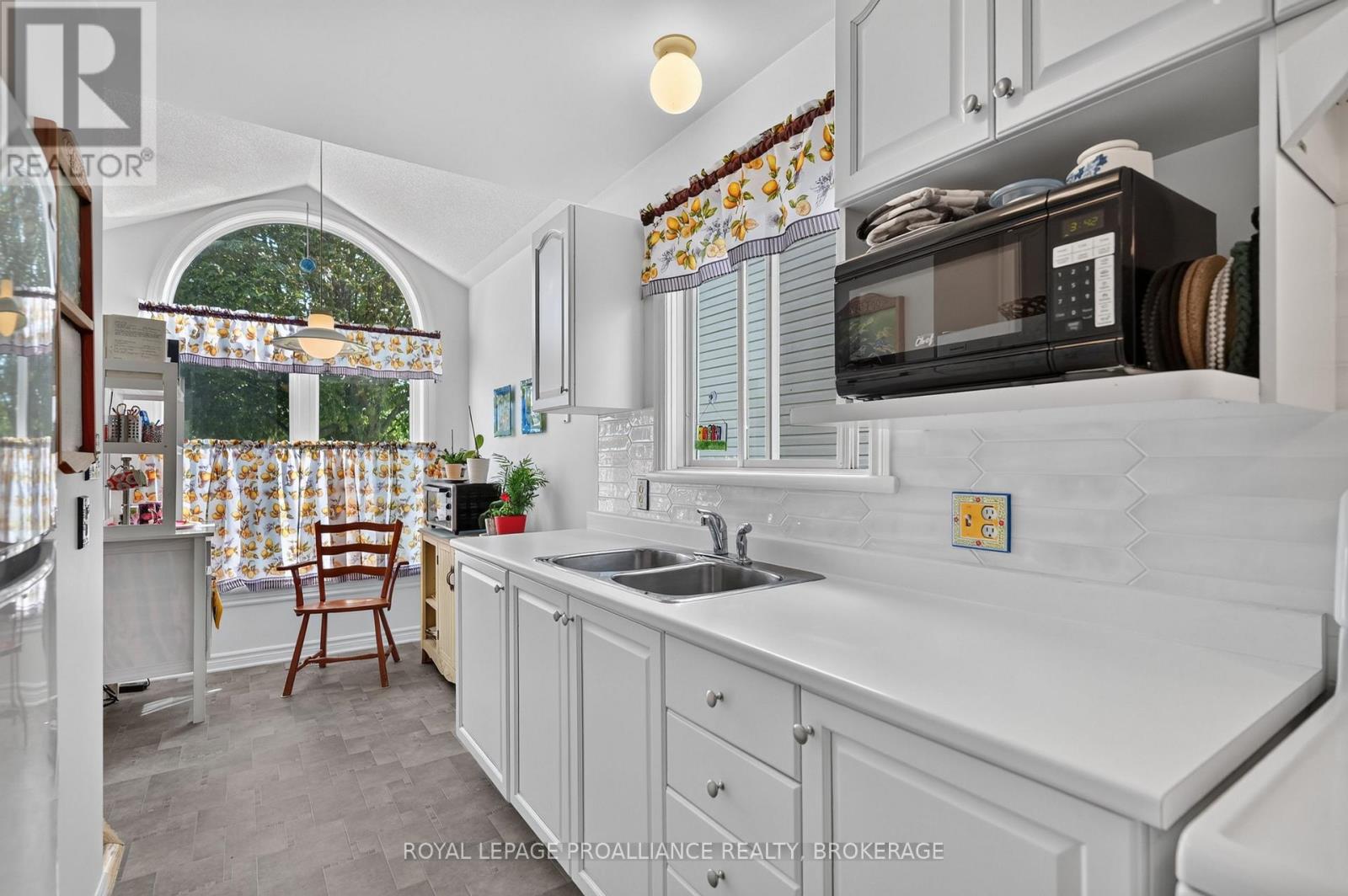 733 SHIRES WAY, Kingston (East Gardiners Rd) — photo 5