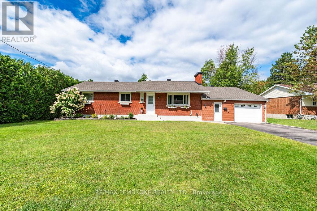 13 SUNSET CRESCENT, Petawawa — photo 2