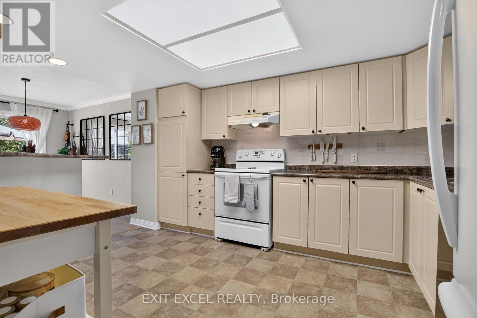 89 FORESTGLADE CRESCENT, Ottawa. Luxury613. By Peter Sagos - Image 12