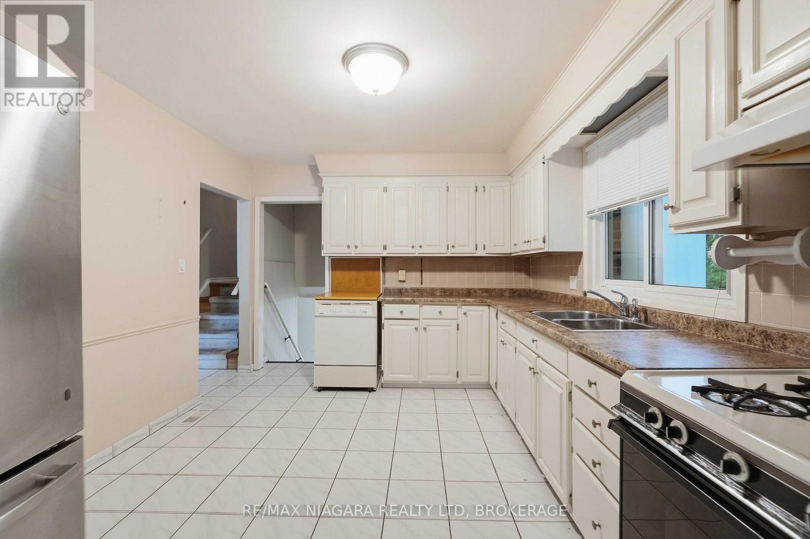 150 WOODSIDE DRIVE - 11