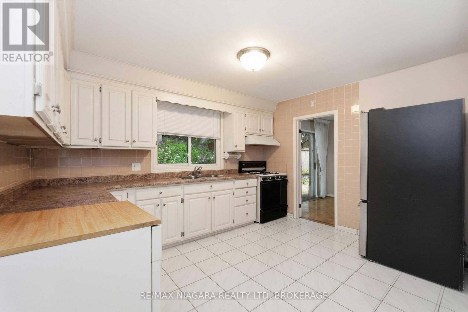 150 WOODSIDE DRIVE - 12