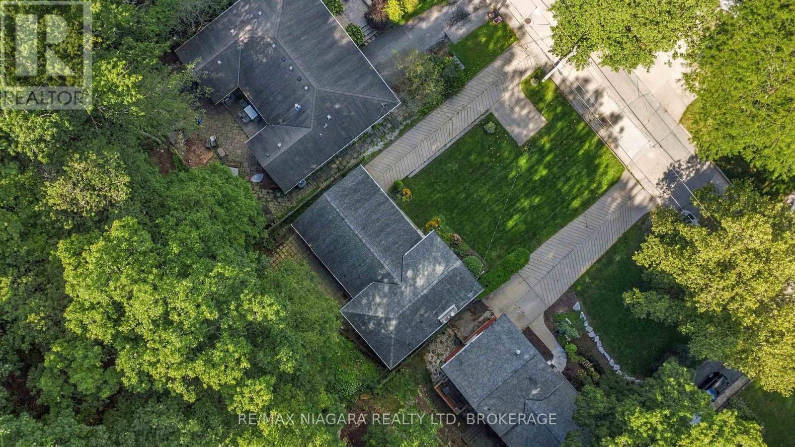 150 WOODSIDE DRIVE - 33