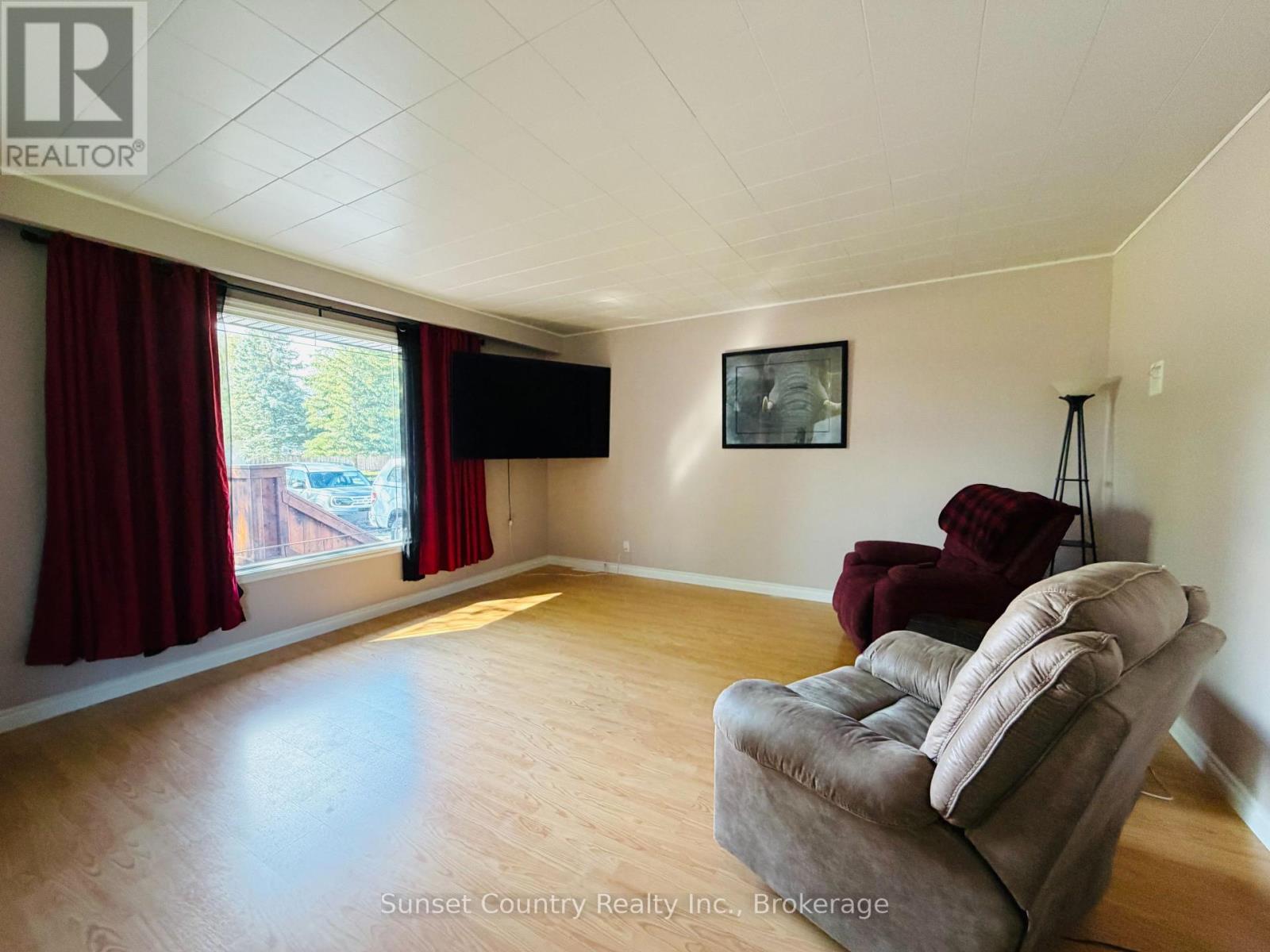 68 DINGWALL PARKWAY, Dryden (Milestone) — photo 9