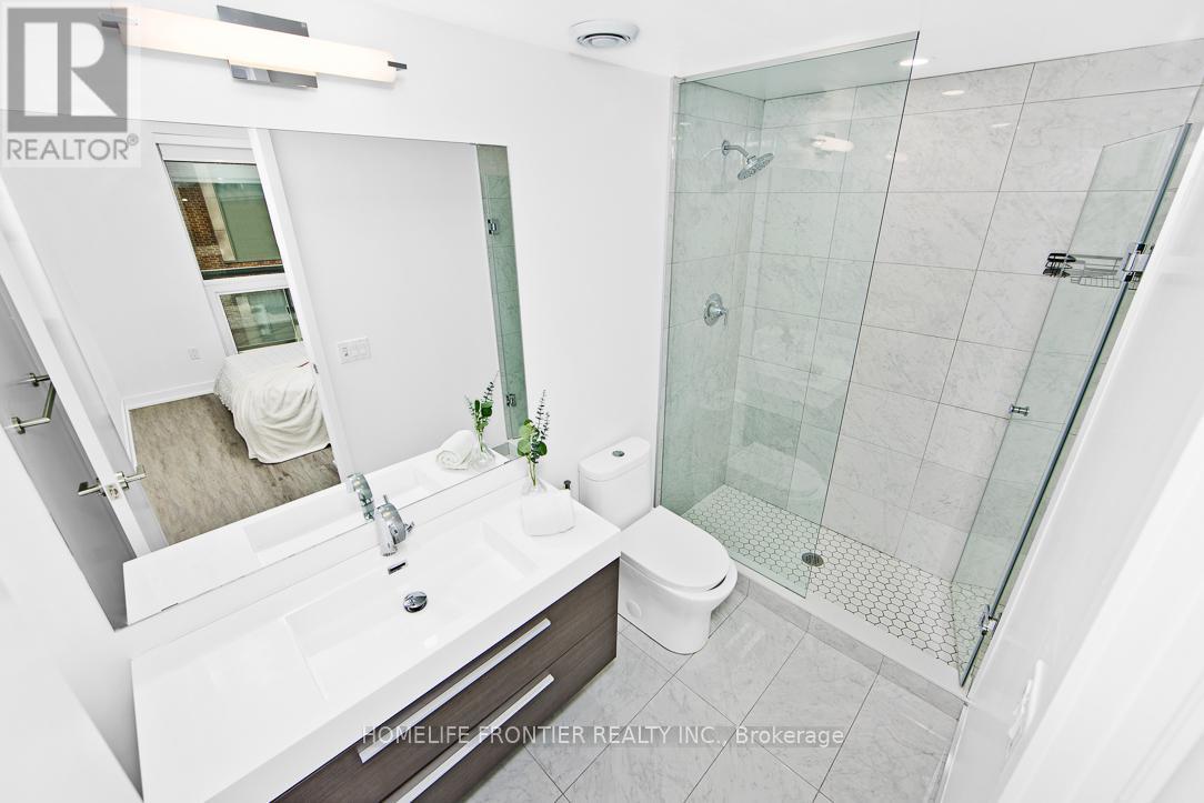 #704 39 ROEHAMPTON AVENUE - 13