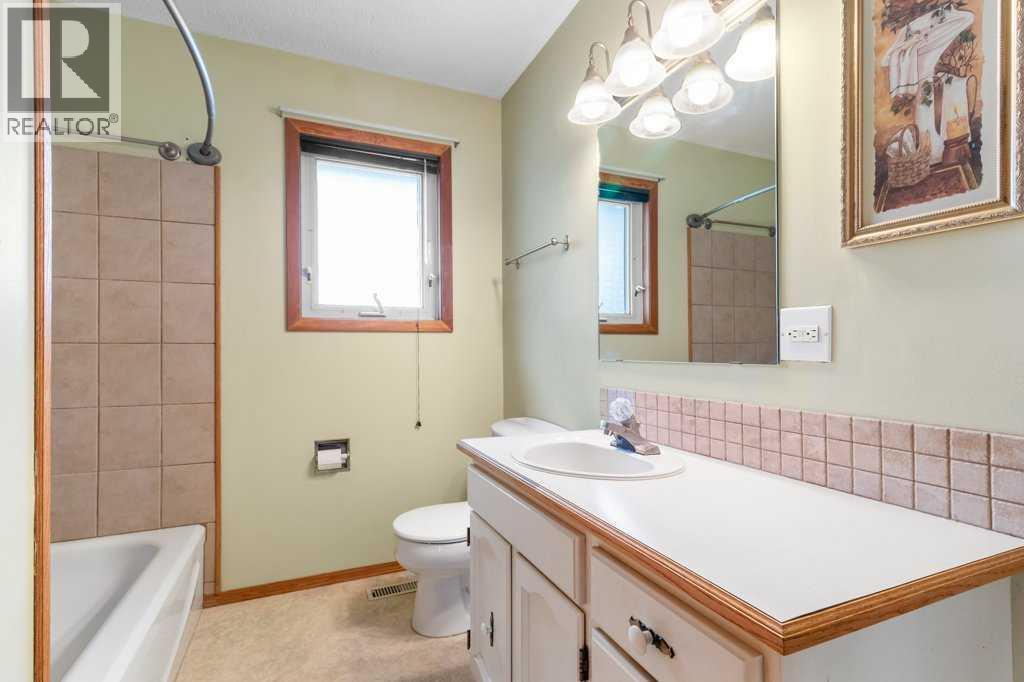 Listing photo – 4131 53 Avenue, Innisfail