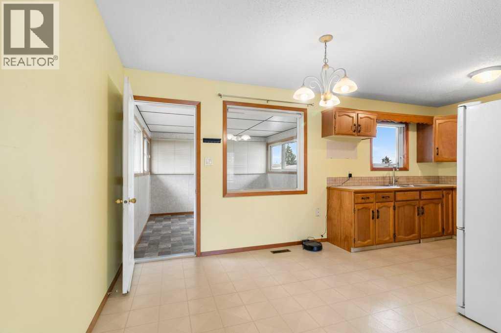 4131 53 Avenue - 6