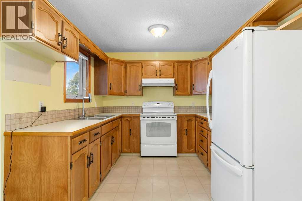 4131 53 Avenue - 7
