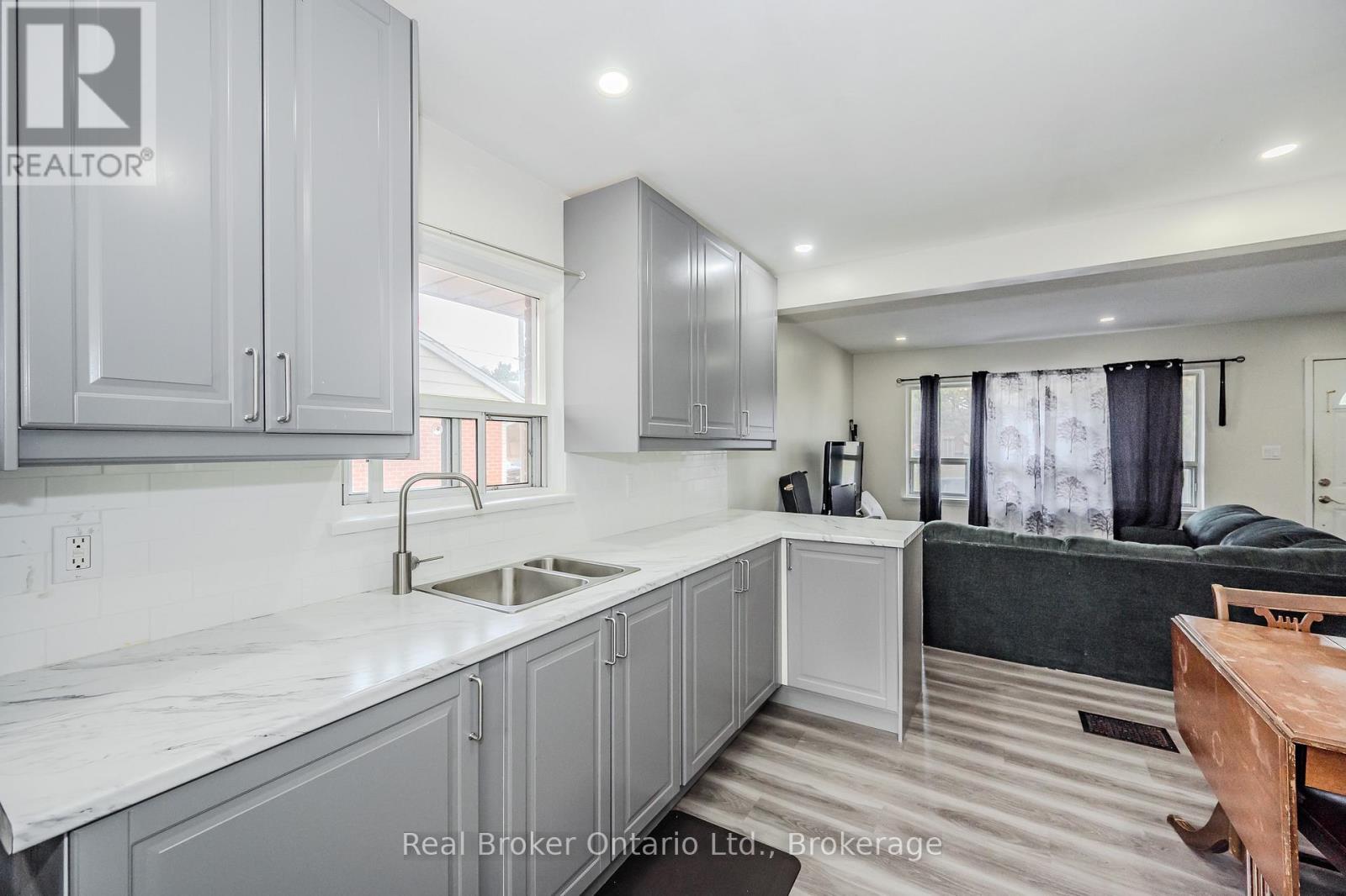112 VICTORIA ROAD N - Image 12
