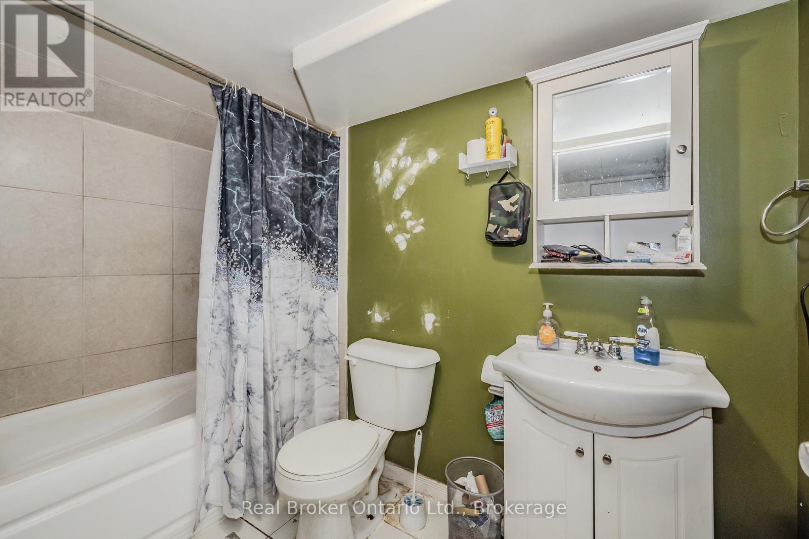 112 VICTORIA ROAD N - 25