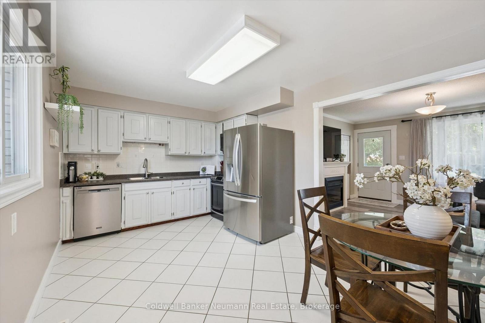 16 ARGYLE DRIVE, Guelph (Dovercliffe Park/Old University) — photo 9