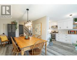 Living room - 286 Railway Avenue, Stratford, ON N5A2J4 Photo 9