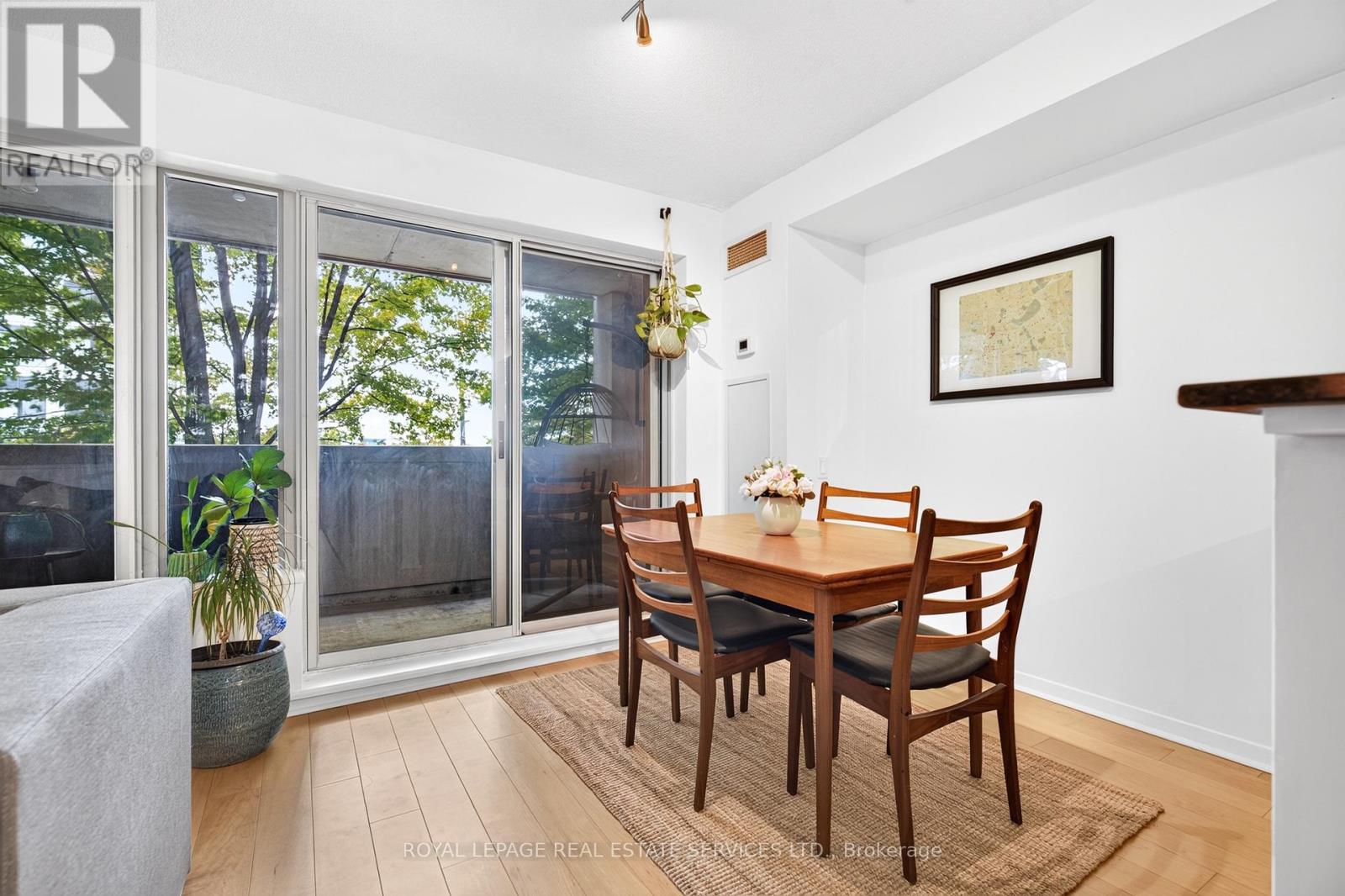 #215 1040 THE QUEENSWAY - 10