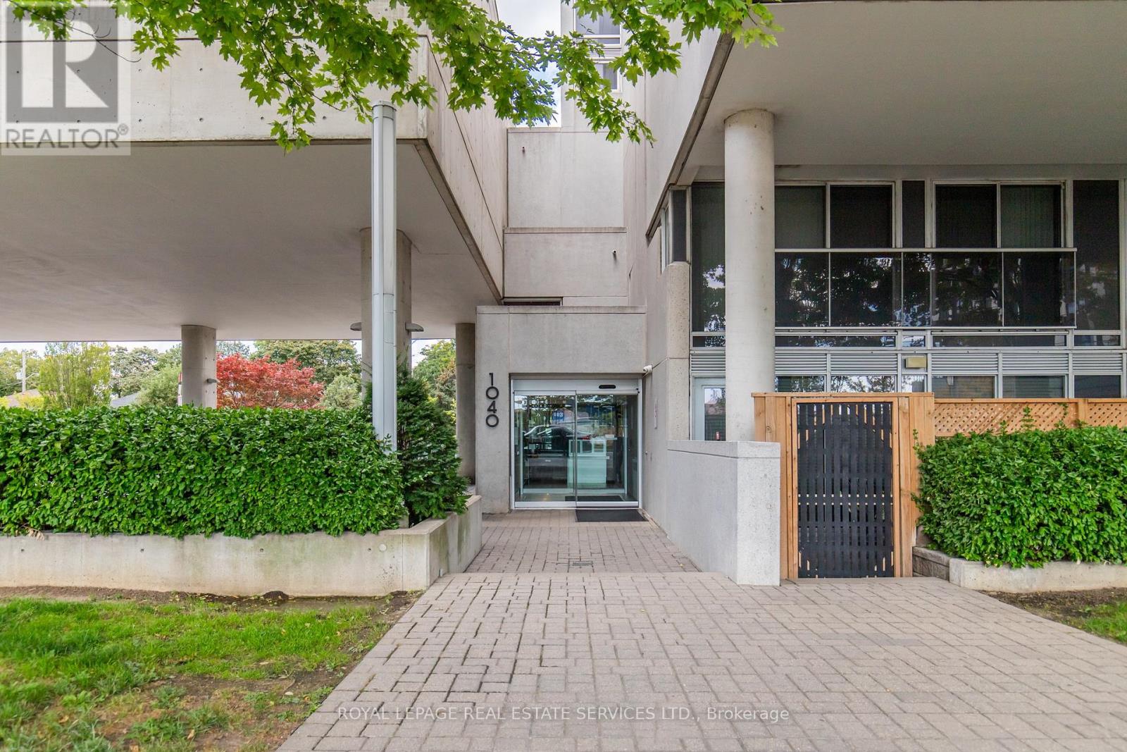 215 - 1040 THE QUEENSWAY, Toronto (Islington-City Centre West) — photo 2