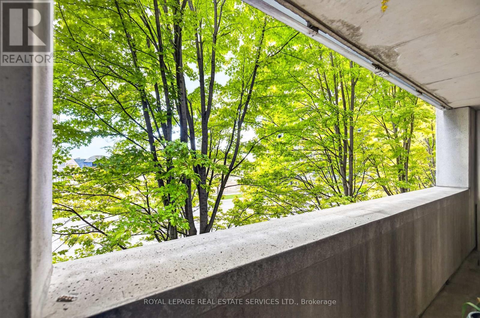 #215 1040 THE QUEENSWAY - 21