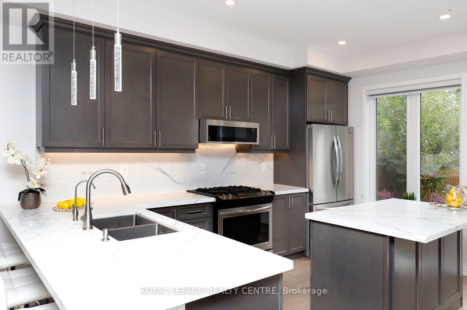 54 UPPER CANADA COURT - 13