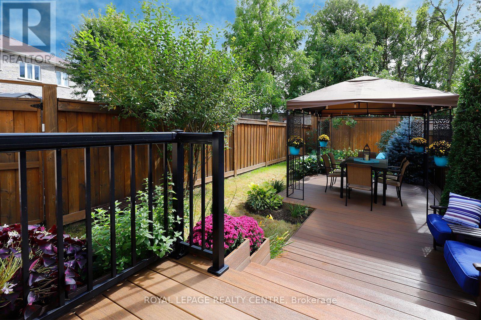 54 UPPER CANADA COURT - 37