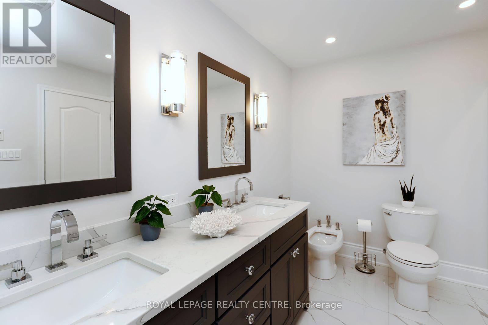 54 UPPER CANADA COURT - 45