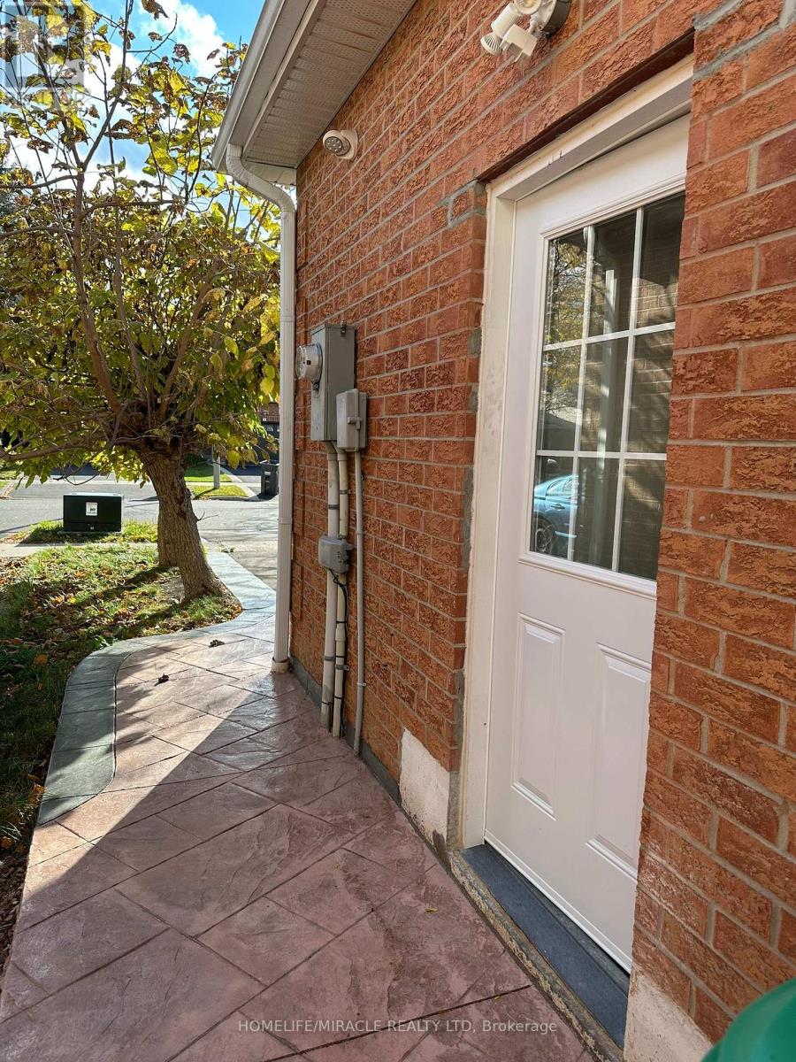 11 CRESSWELL DRIVE, Brampton (Fletcher's West) — photo 7