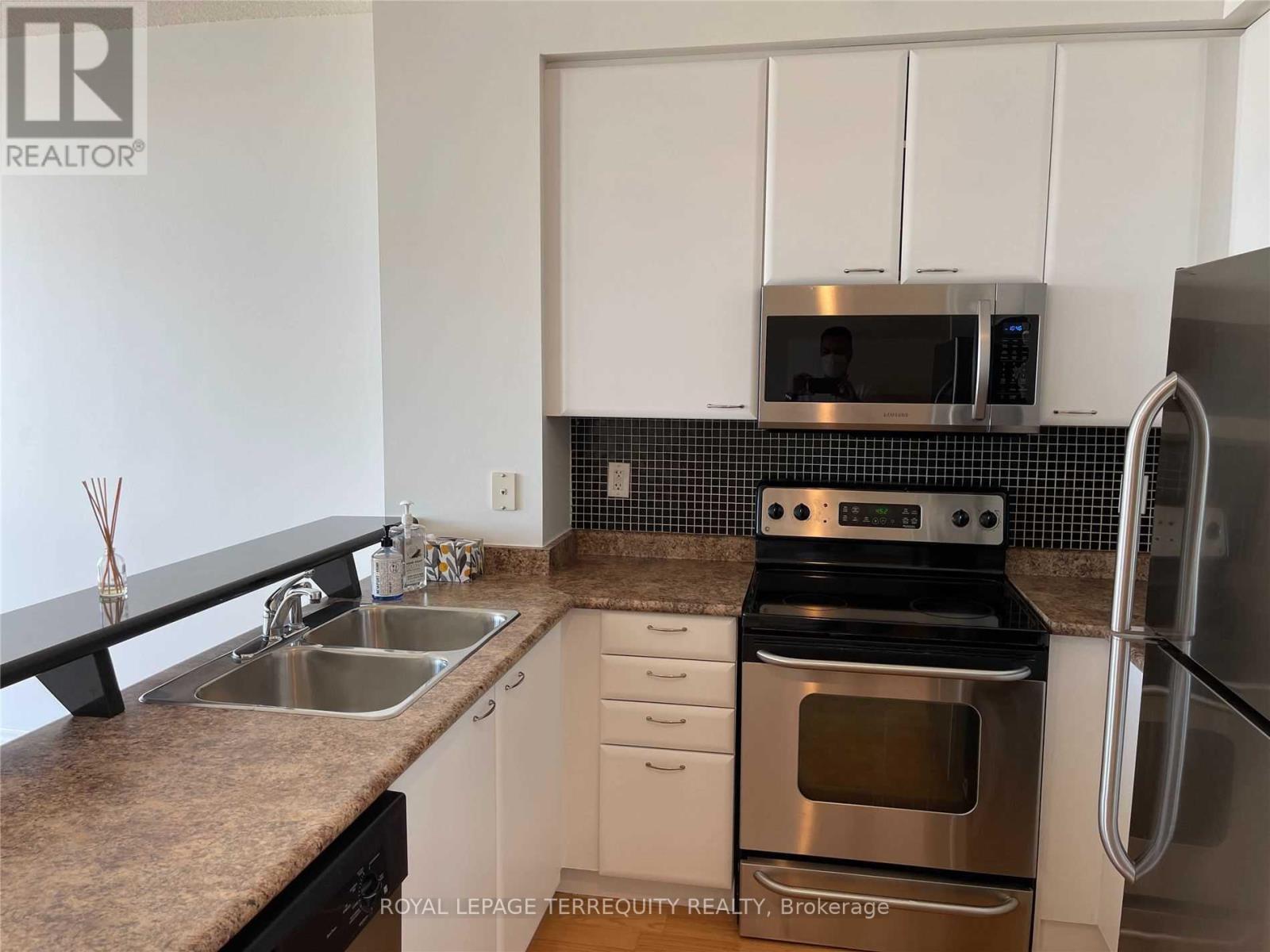 2610 - 220 BURNHAMTHORPE ROAD W, Mississauga (City Centre) — photo 5