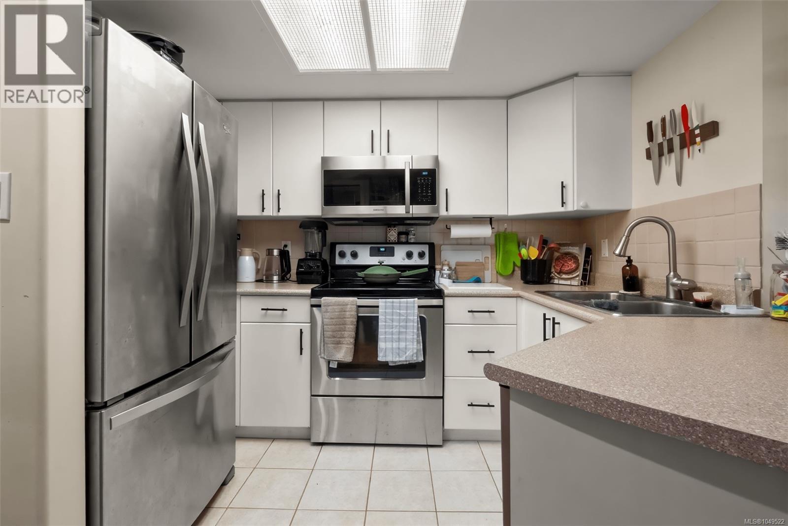 #208 930 Yates St - 13