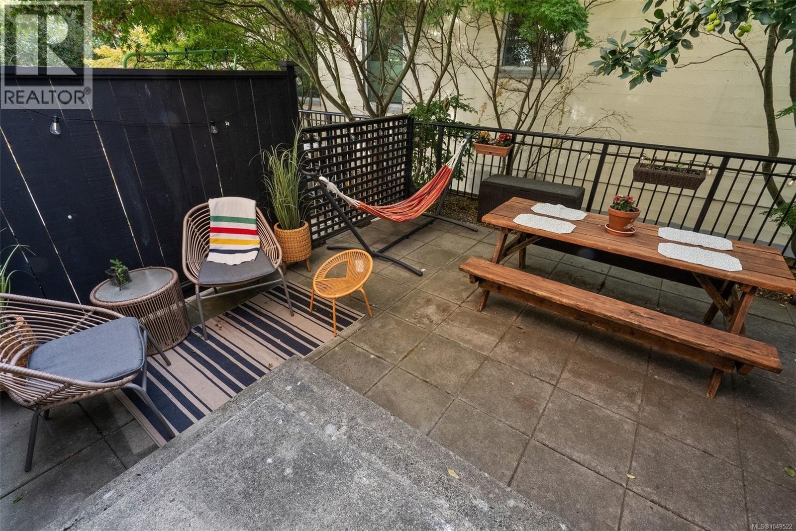 #208 930 Yates St - 2
