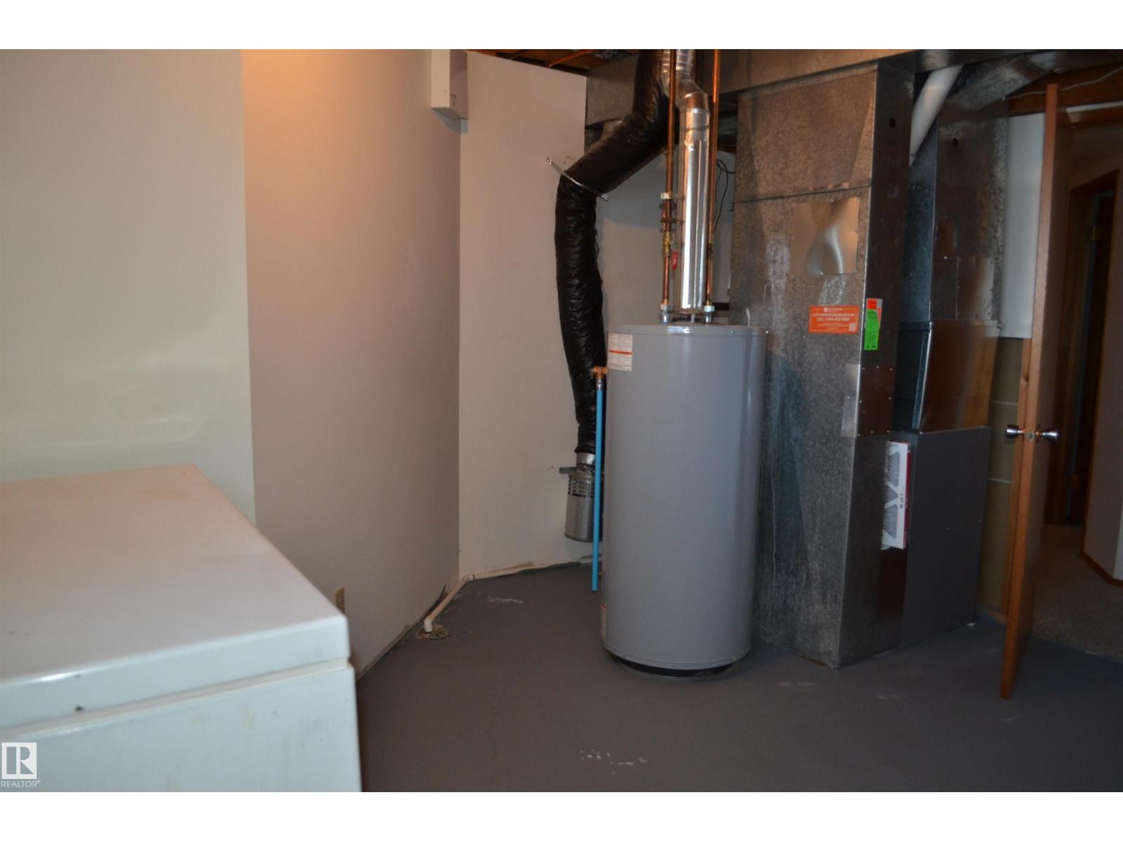 10423 33 AV NW - Image 32