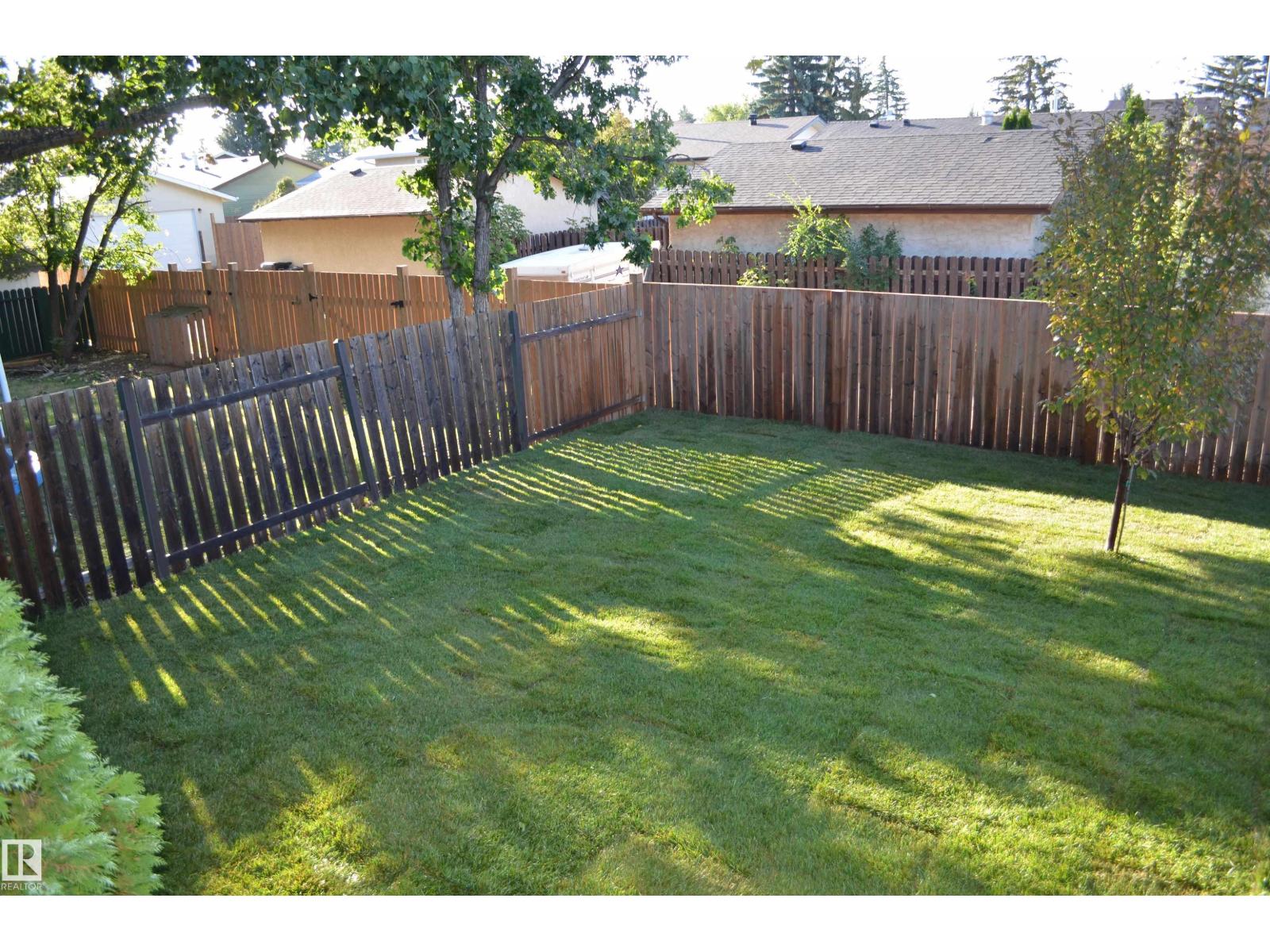 10423 33 AV NW - 41