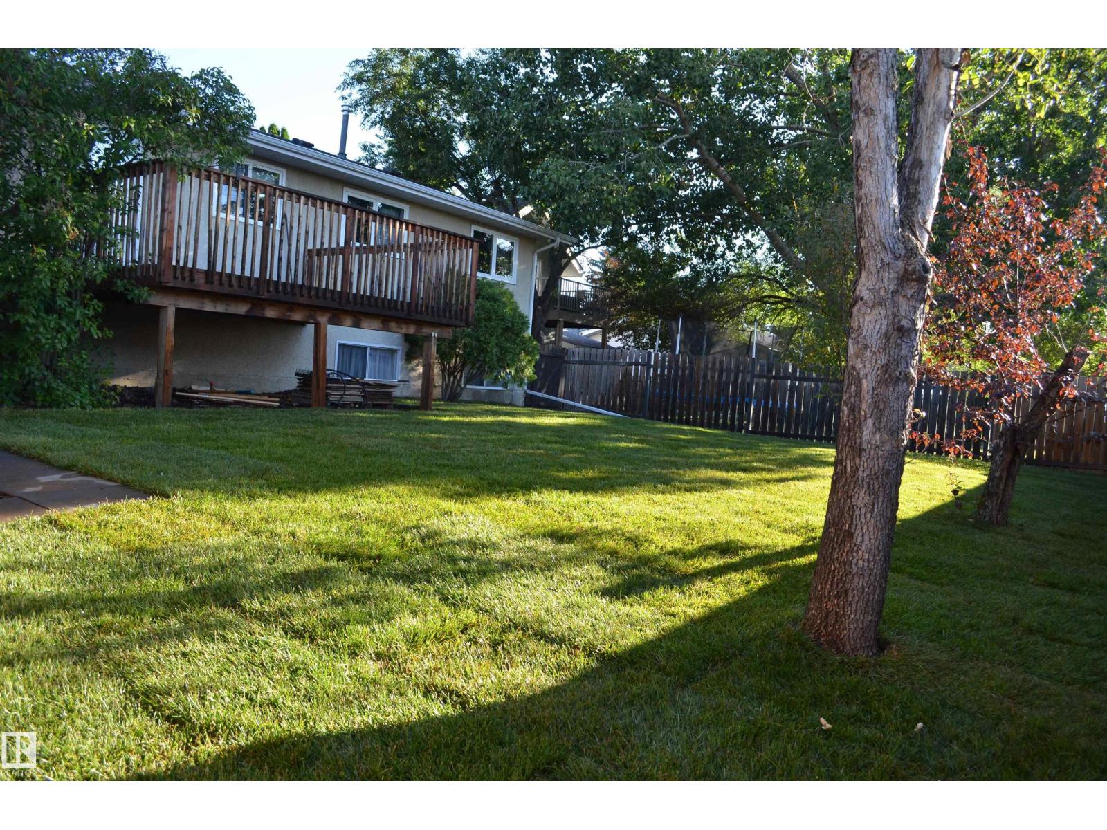10423 33 AV NW - Image 39