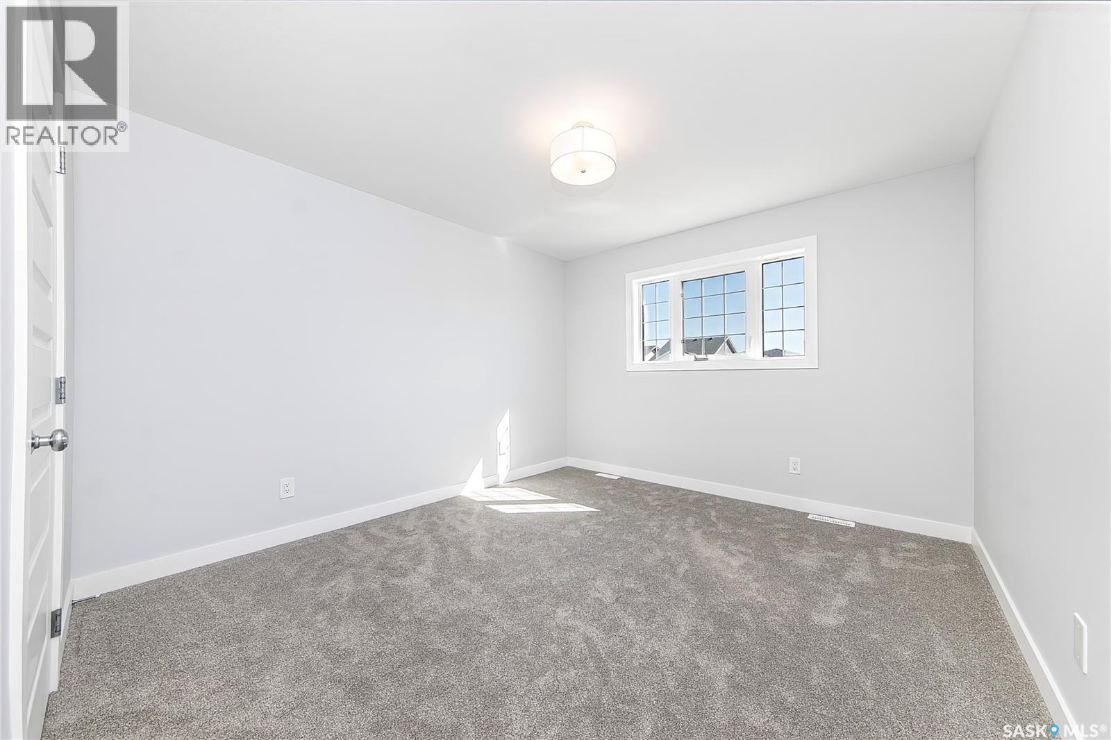 563 Traeger MANOR - 25