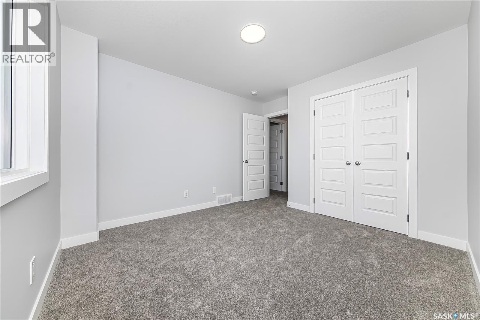 563 Traeger MANOR - 32