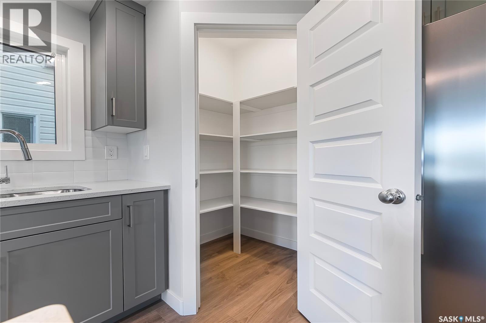 563 Traeger MANOR, Saskatoon — photo 8