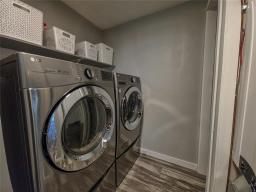 502 Centre Avenue, Brandon, MB R7C0A4 Photo 22
