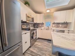 502 Centre Avenue, Brandon, MB R7C0A4 Photo 15