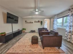 502 Centre Avenue, Brandon, MB R7C0A4 Photo 9