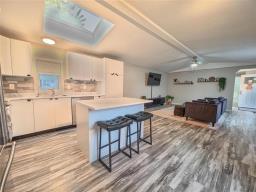 502 Centre Avenue, Brandon, MB R7C0A4 Photo 12